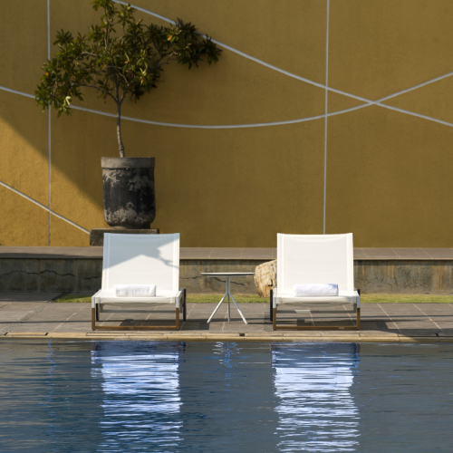 EKKA Lounger & BONO Side Table