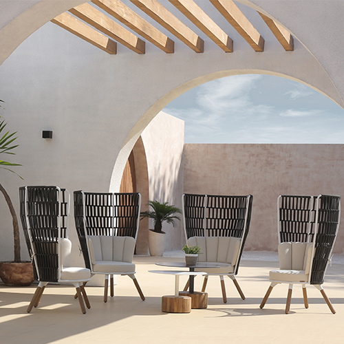 DAISY RAE Chat Chair High Back & GLYPH Low Table