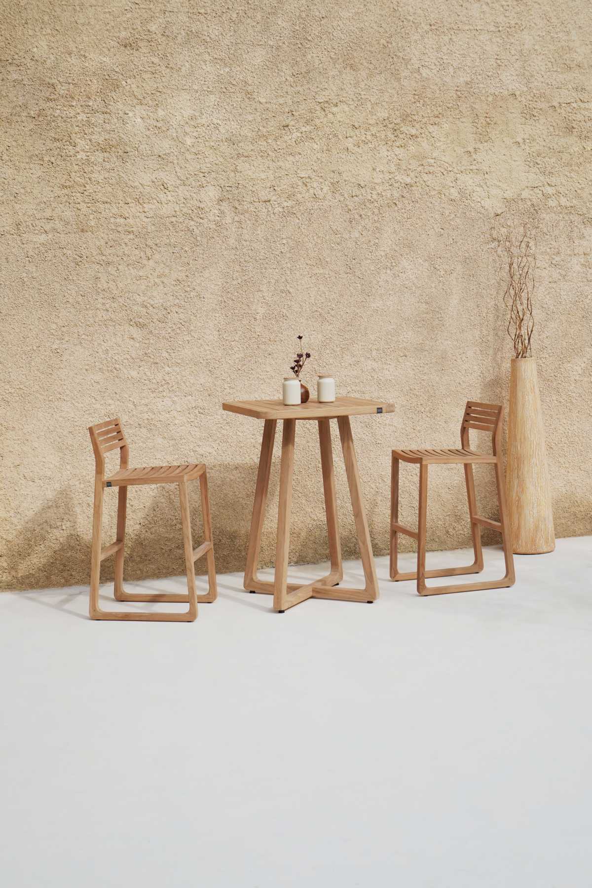 ESTATE_bar_table_chair_2_medium