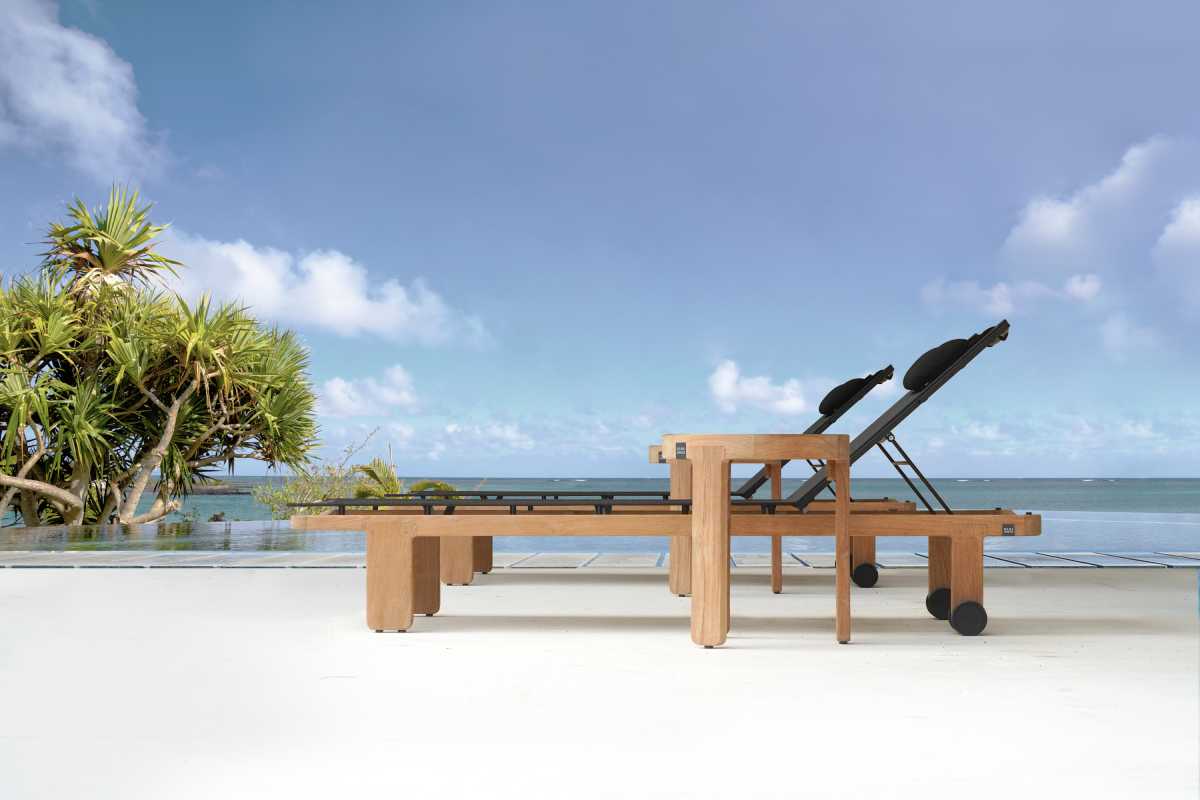HACIENDA_sunbed_sling_&_side_table_med