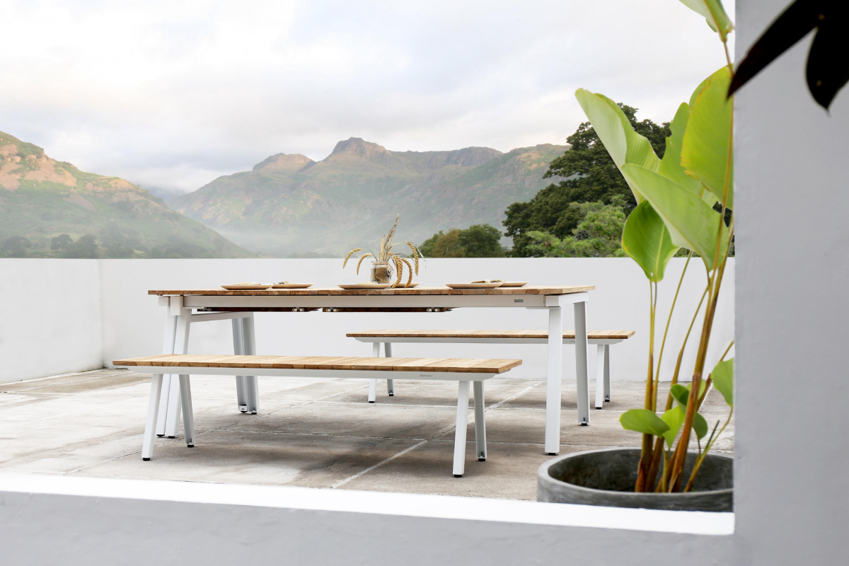 MAMAGREEN_MAXXIMUS_extension_table_teak_&_MAXXIMUS_benches_med