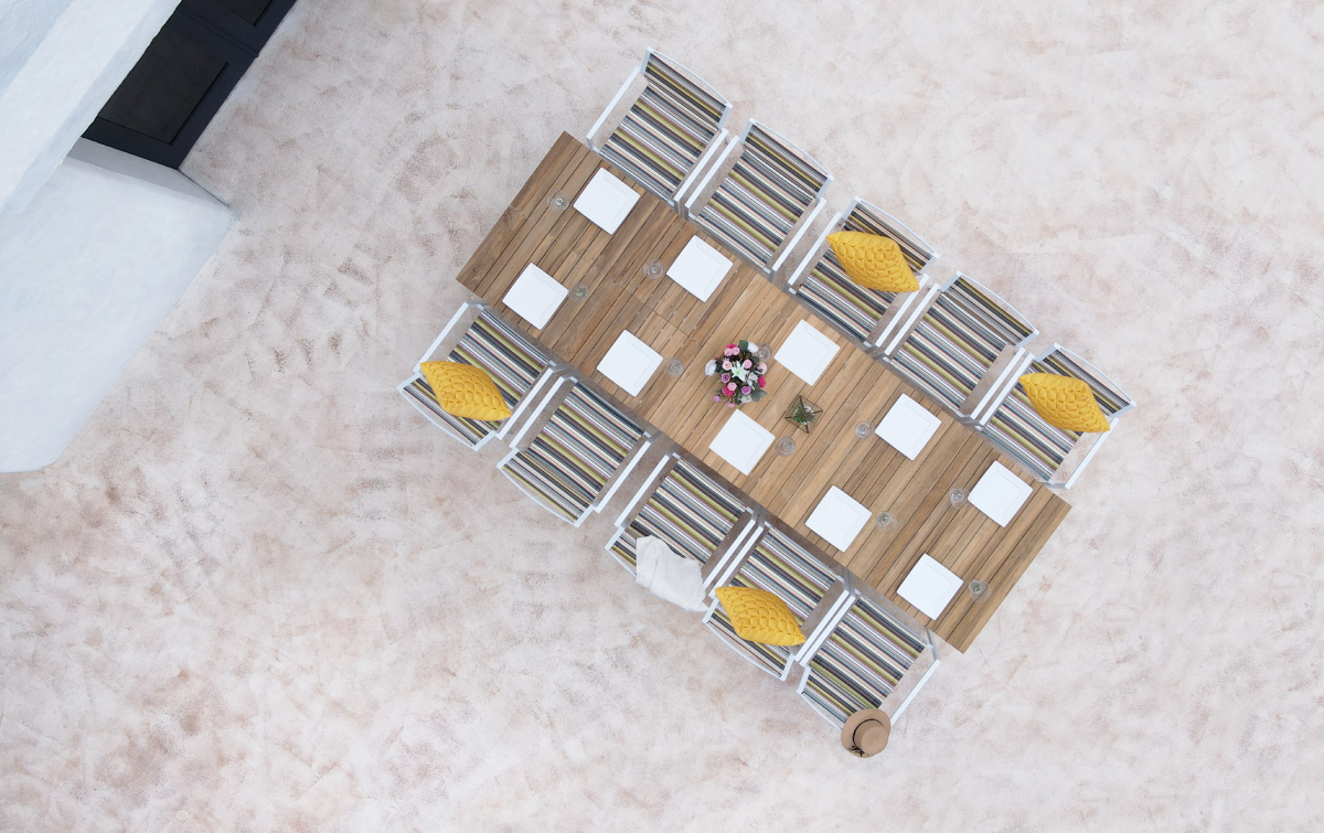 MAXXIMUS_extension_table_&_STRIPE_stackable_armchair_1_med