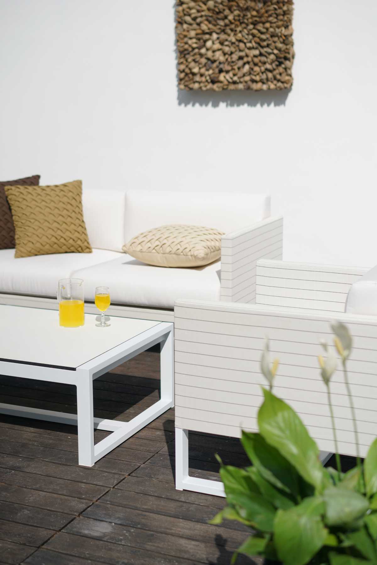 MONO_1_seater_2_seater_with_long_table_2_med