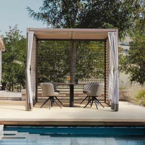 SOMBRERO Canopy & STIZZY Dining Set