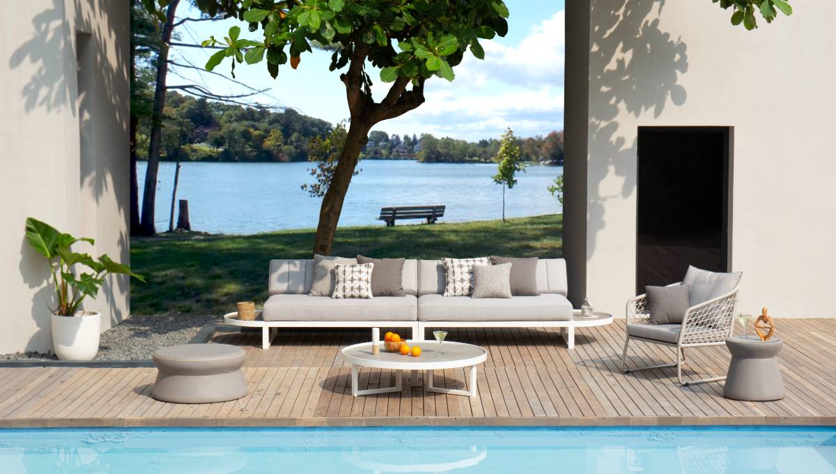 MUNIA_NAYA_Straight Configuration_Coffee table_&_Stizzy_Stool_&_OHANA_Lounge